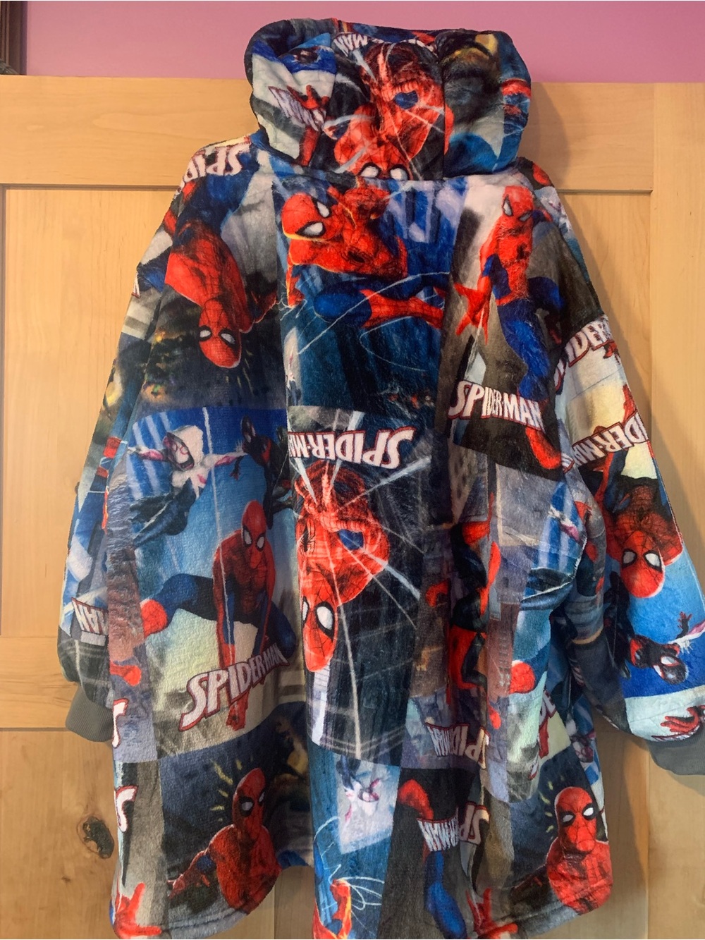 Kid’s Oversized Marvel Spider-Man Plush Hooded Jacket - Picture 2 of 5